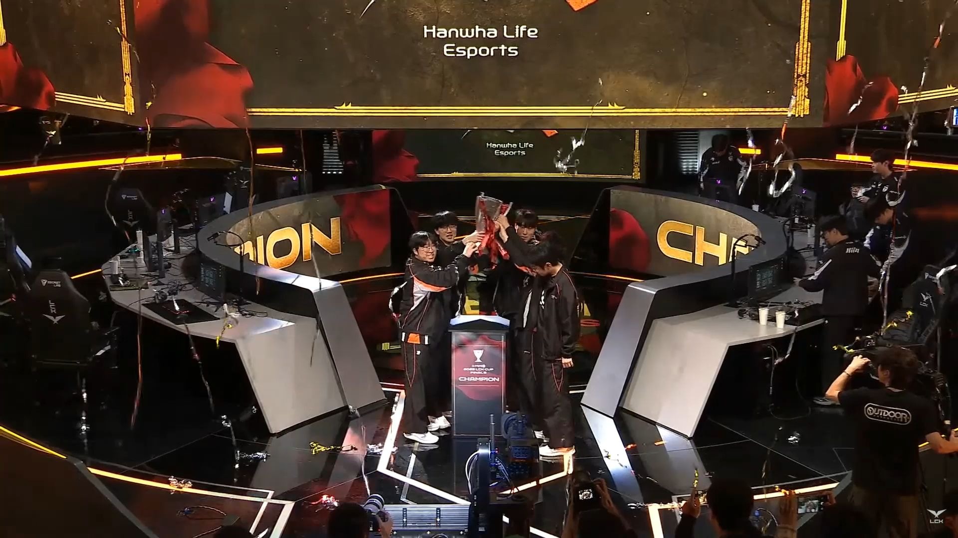 HLE轻取100T，Peanut团战一打五焦点之战2025世界赛，成为赛场最大亮点的简单介绍